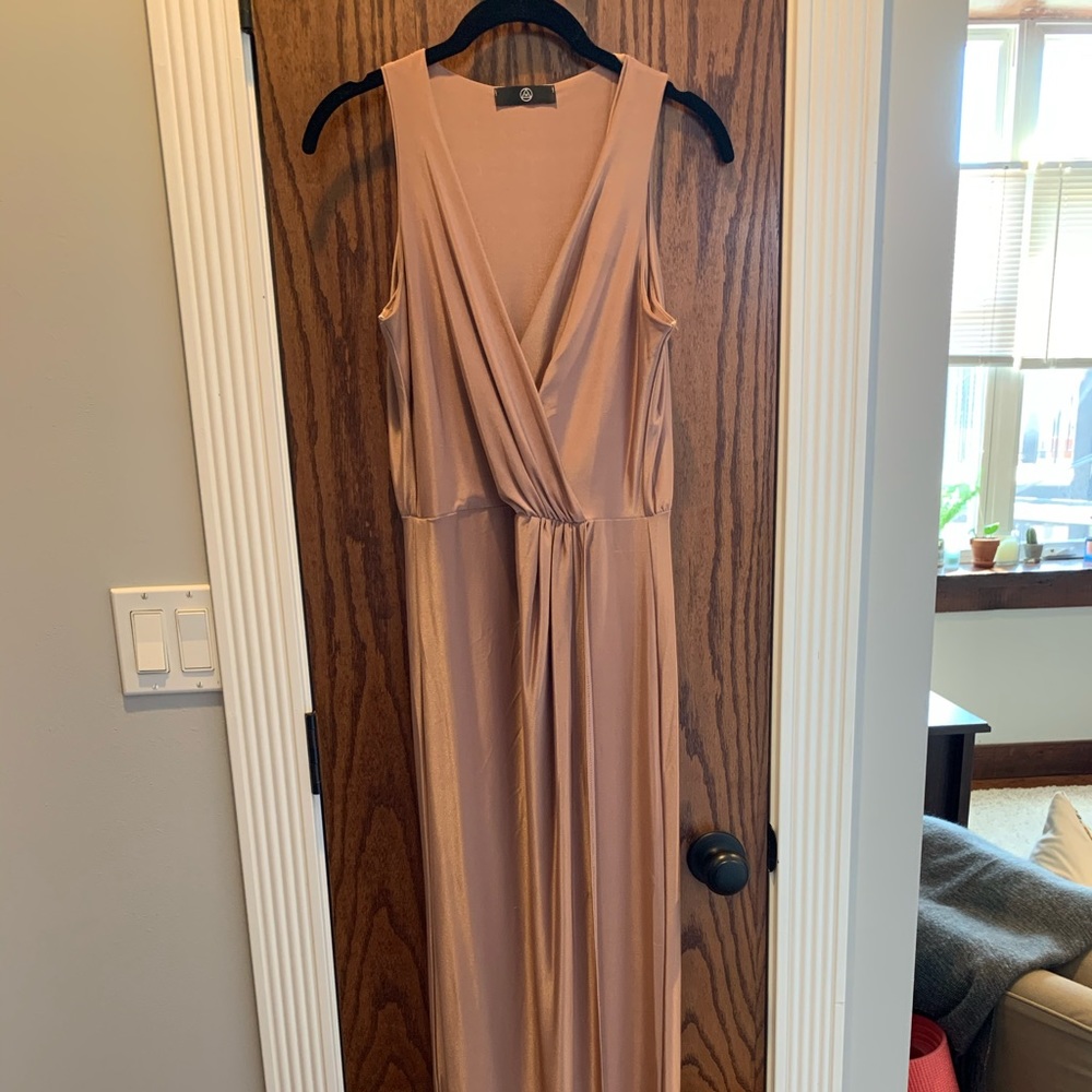 Silky pink dress with high slit